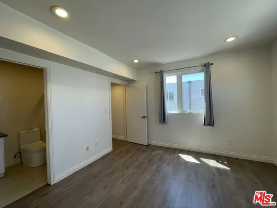5733 Fulcher Avenue North Hollywood, CA 91601