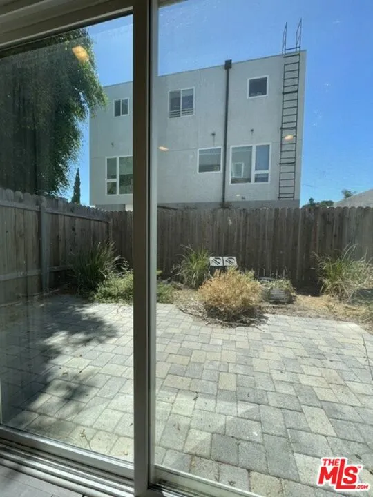 5733 Fulcher Avenue North Hollywood, CA 91601