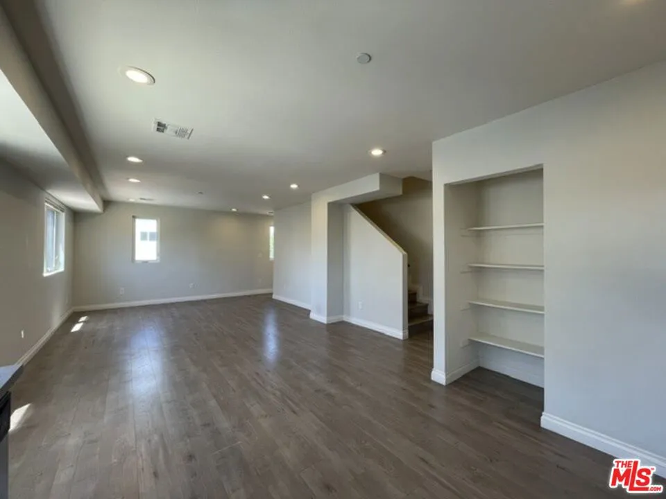 5733 Fulcher Avenue North Hollywood, CA 91601