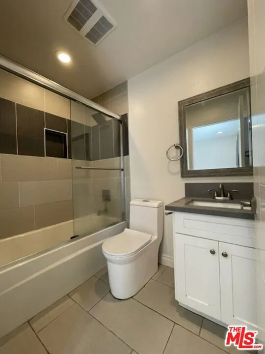 5733 Fulcher Avenue North Hollywood, CA 91601