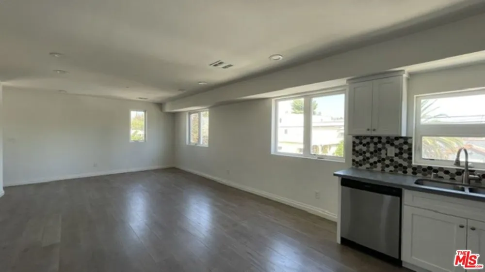 5733 Fulcher Avenue North Hollywood, CA 91601