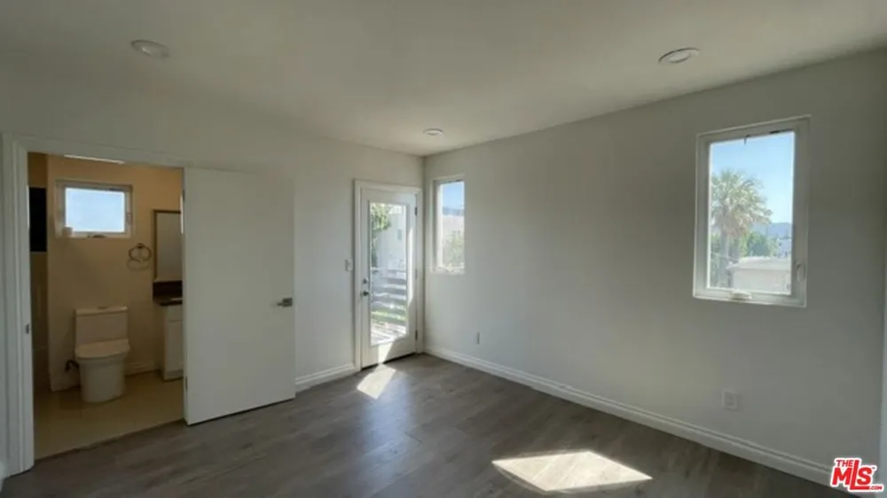 5733 Fulcher Avenue North Hollywood, CA 91601