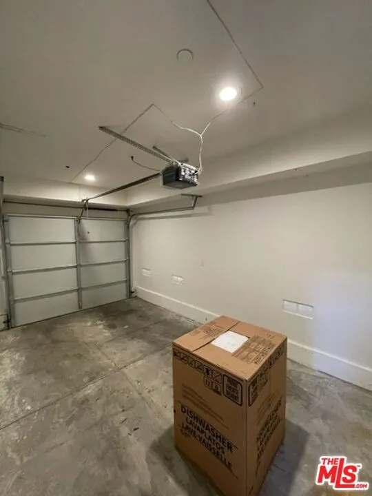 5733 Fulcher Avenue North Hollywood, CA 91601