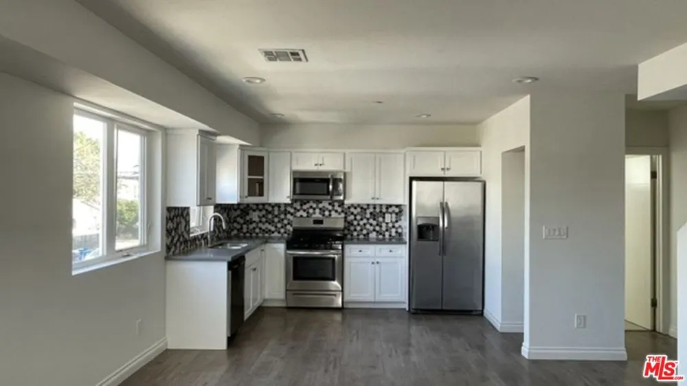 5733 Fulcher Avenue North Hollywood, CA 91601