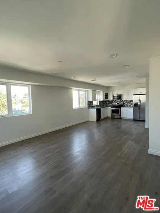 5733 Fulcher Avenue North Hollywood, CA 91601