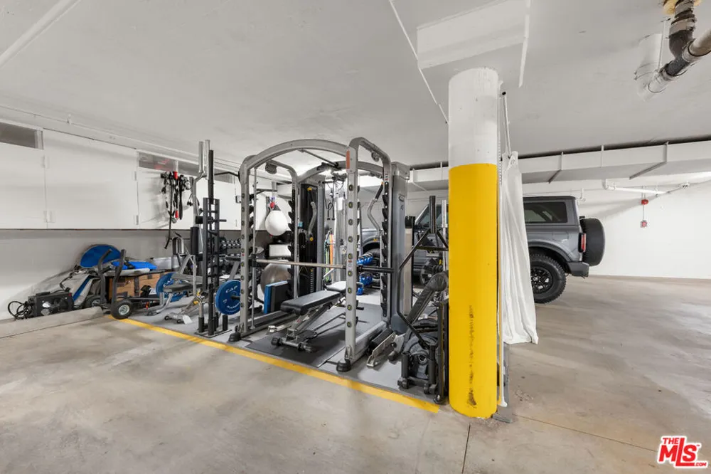 8601 W West Knoll Drive #5 West Hollywood, CA 90069