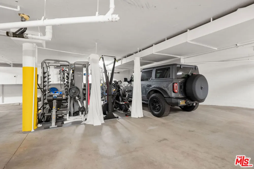 8601 W West Knoll Drive #5 West Hollywood, CA 90069