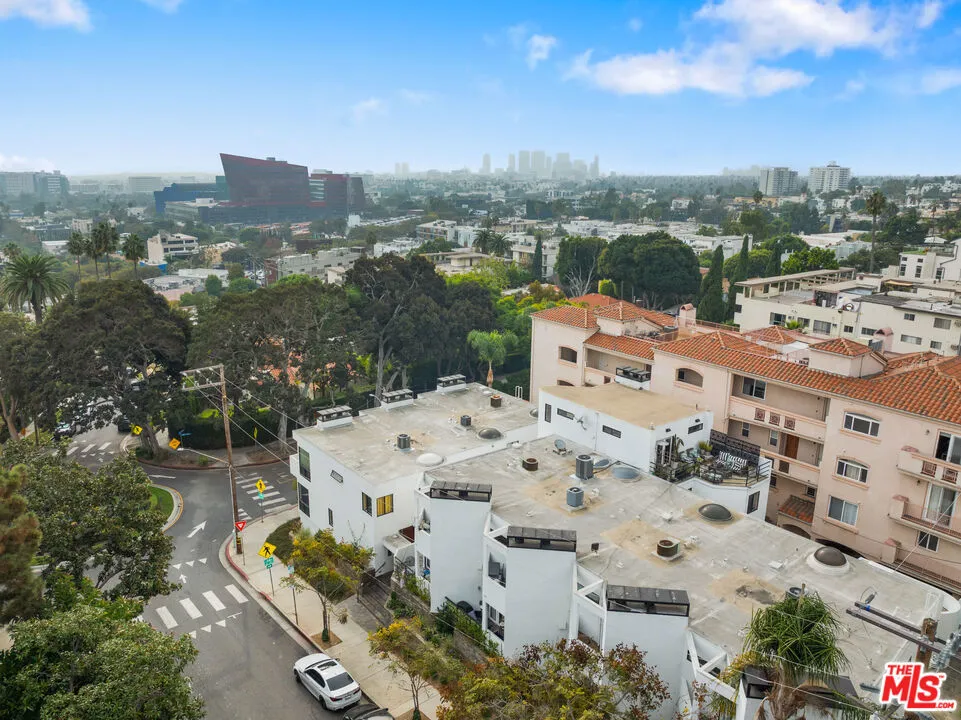 8601 W West Knoll Drive #5 West Hollywood, CA 90069