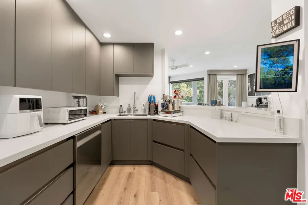 8601 W West Knoll Drive #5 West Hollywood, CA 90069