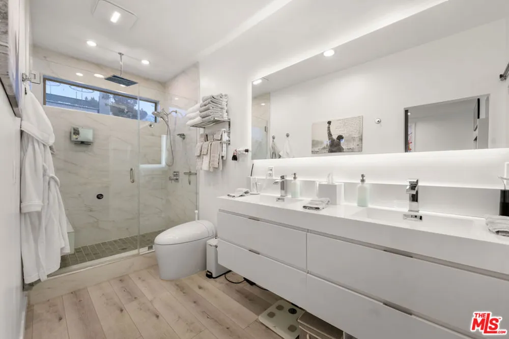 8601 W West Knoll Drive #5 West Hollywood, CA 90069