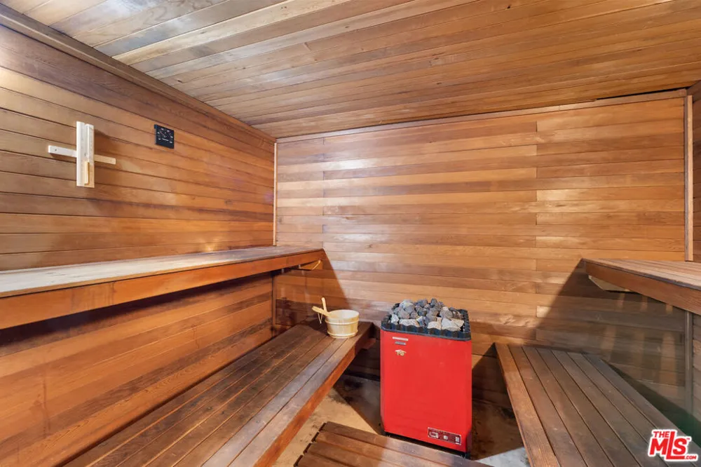 8601 W West Knoll Drive #5 West Hollywood, CA 90069