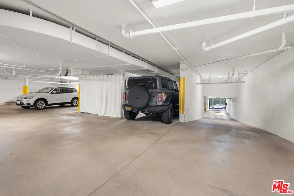 8601 W West Knoll Drive #5 West Hollywood, CA 90069