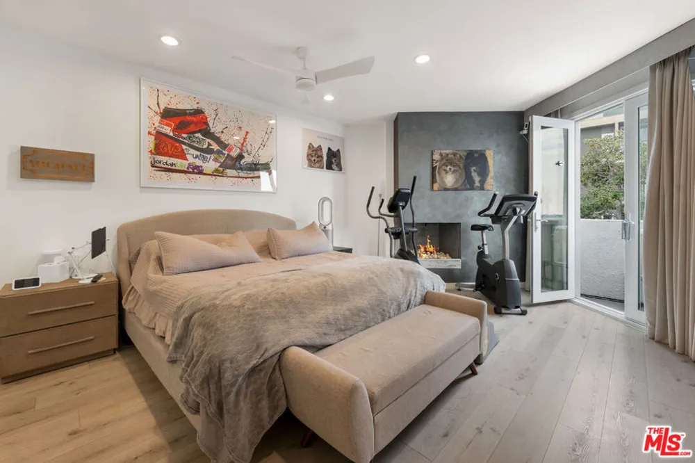 8601 W West Knoll Drive #5 West Hollywood, CA 90069