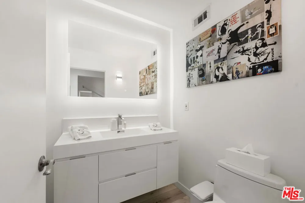 8601 W West Knoll Drive #5 West Hollywood, CA 90069