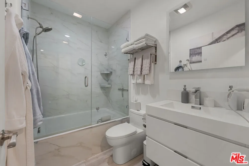 8601 W West Knoll Drive #5 West Hollywood, CA 90069