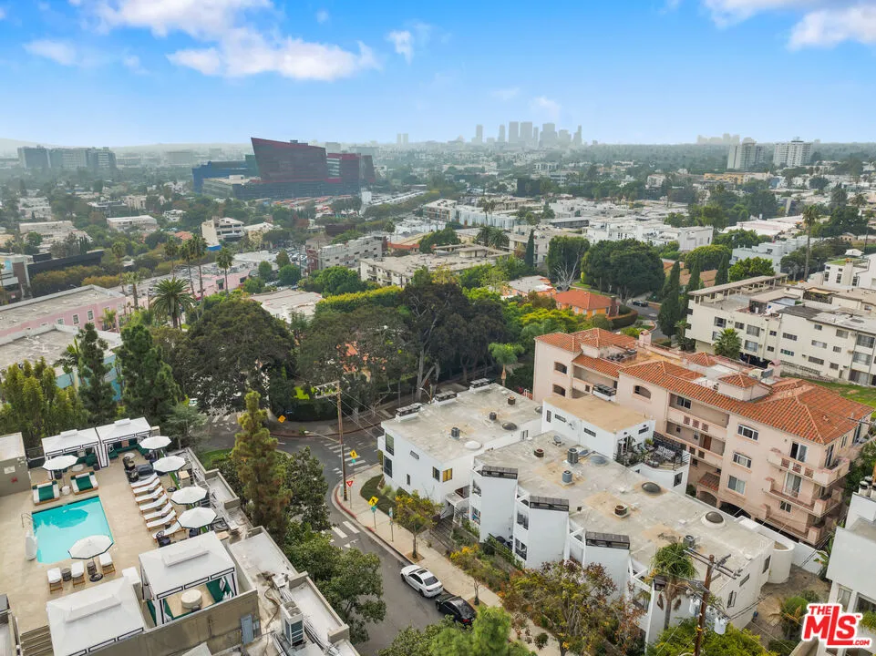 8601 W West Knoll Drive #5 West Hollywood, CA 90069