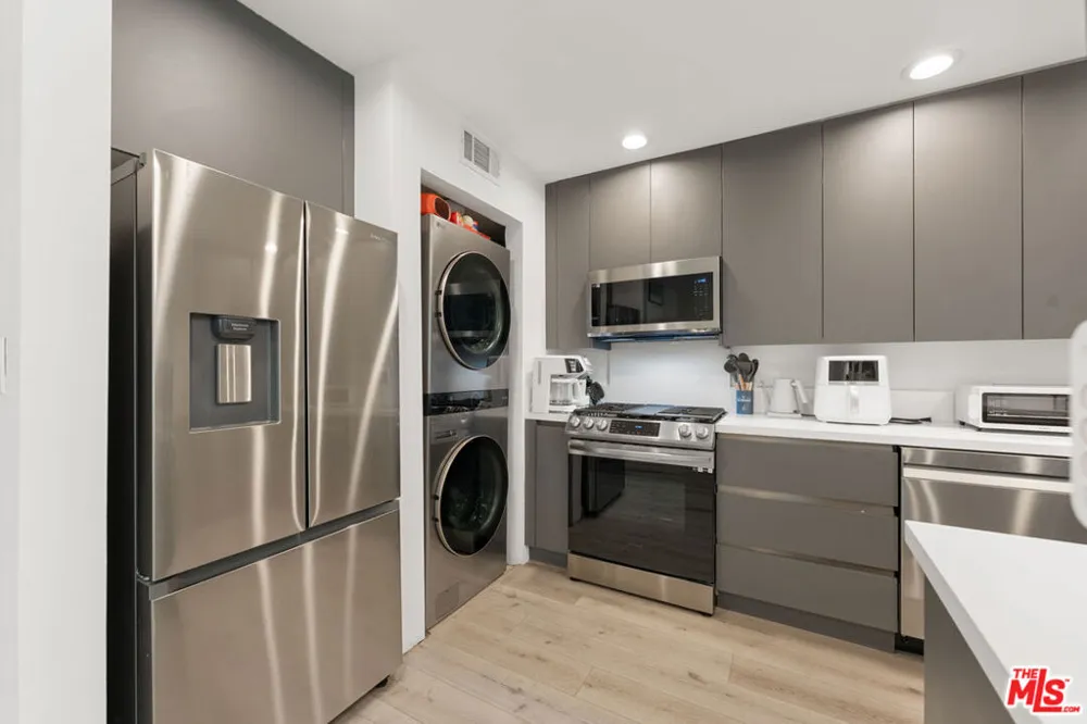 8601 W West Knoll Drive #5 West Hollywood, CA 90069