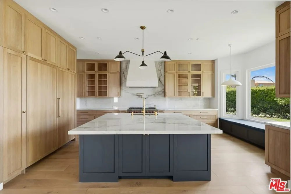 16802 Calle De Sarah Los Angeles, CA 90272