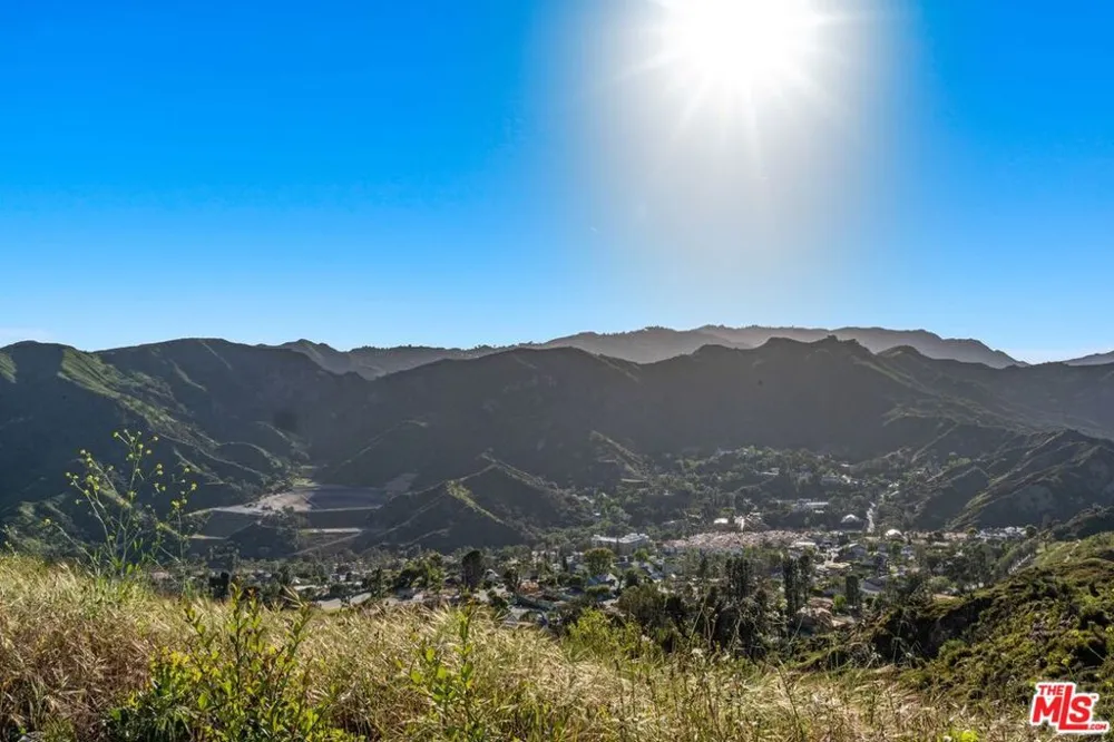 16802 Calle De Sarah Los Angeles, CA 90272