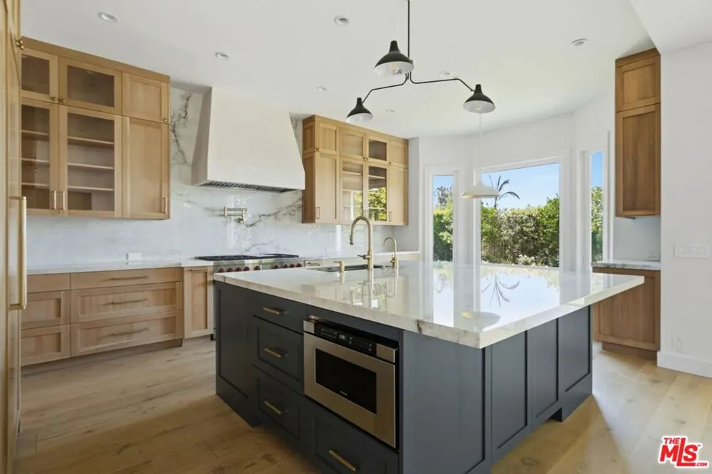 16802 Calle De Sarah Los Angeles, CA 90272