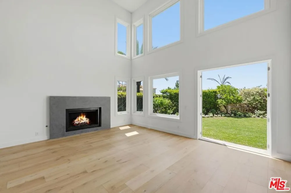 16802 Calle De Sarah Los Angeles, CA 90272