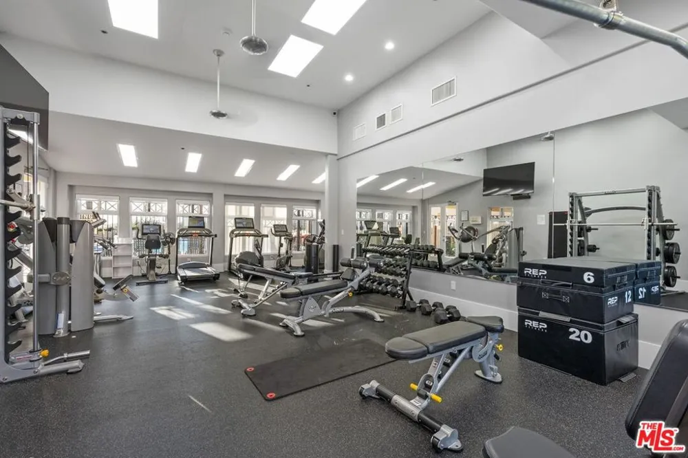 16802 Calle De Sarah Los Angeles, CA 90272