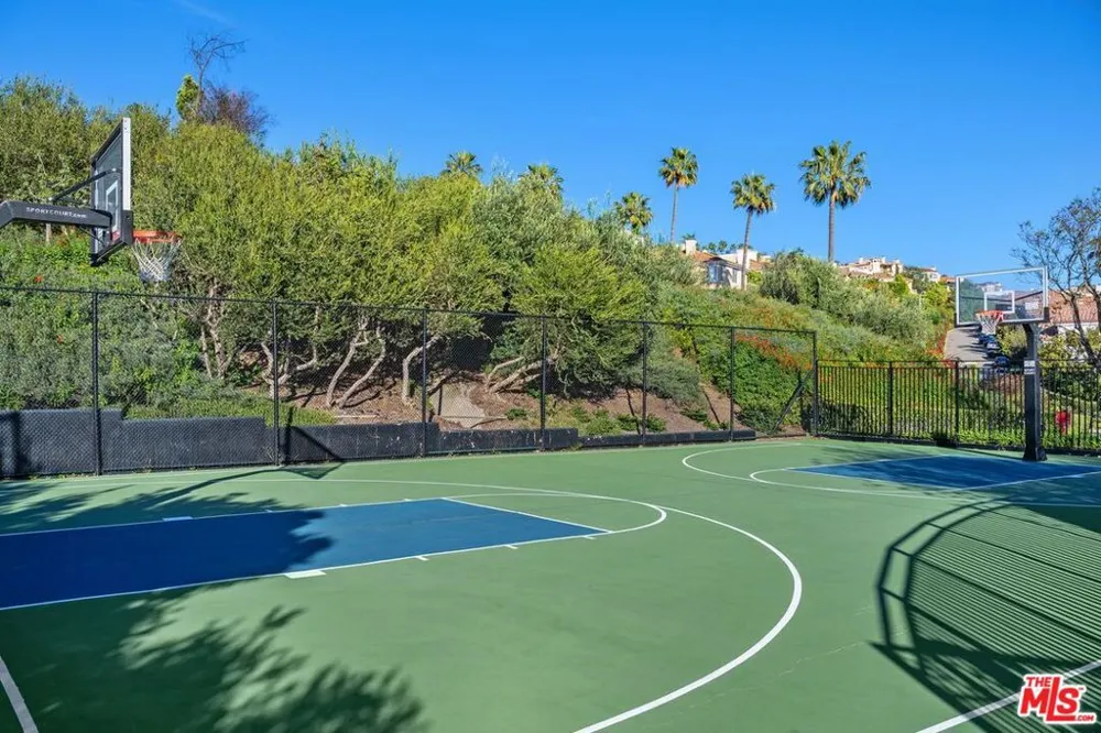 16802 Calle De Sarah Los Angeles, CA 90272