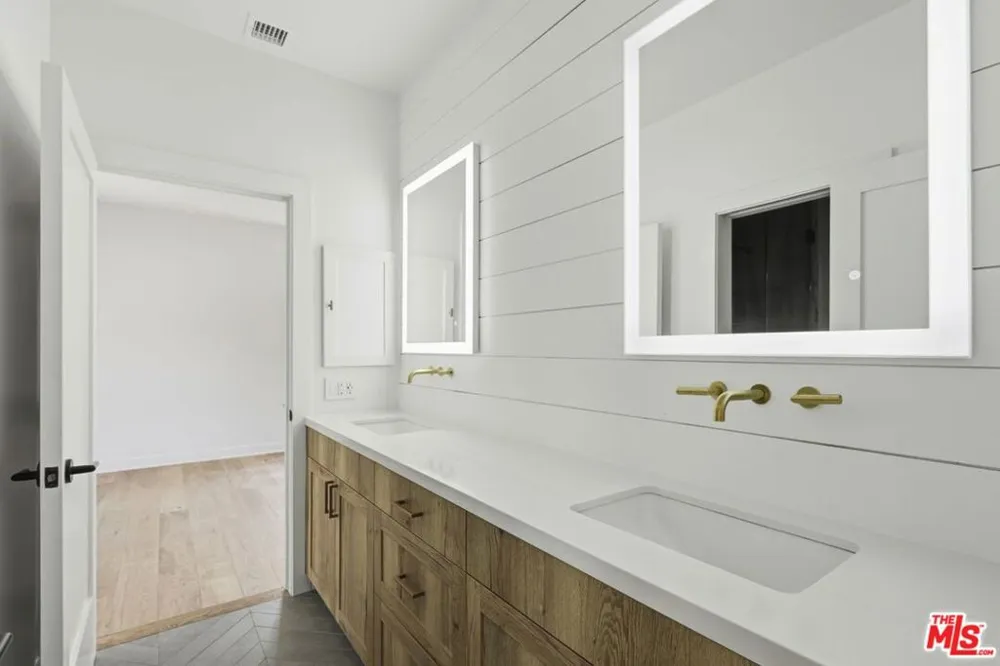 16802 Calle De Sarah Los Angeles, CA 90272
