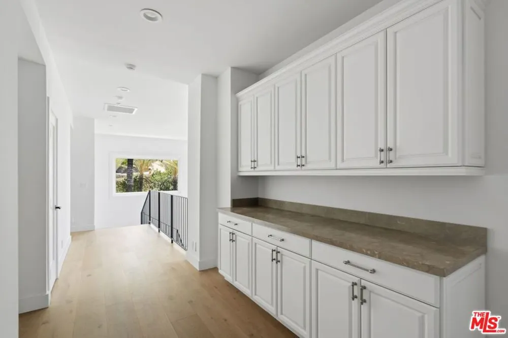16802 Calle De Sarah Los Angeles, CA 90272