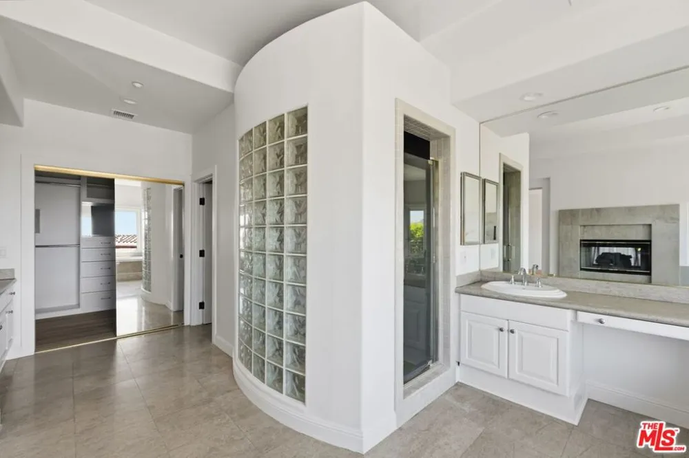 16802 Calle De Sarah Los Angeles, CA 90272