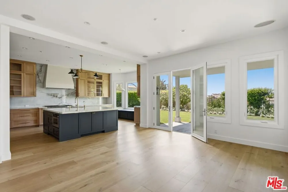 16802 Calle De Sarah Los Angeles, CA 90272