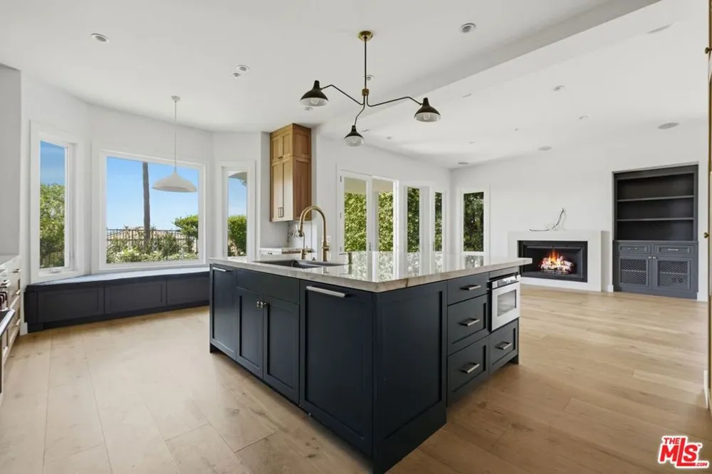 16802 Calle De Sarah Los Angeles, CA 90272