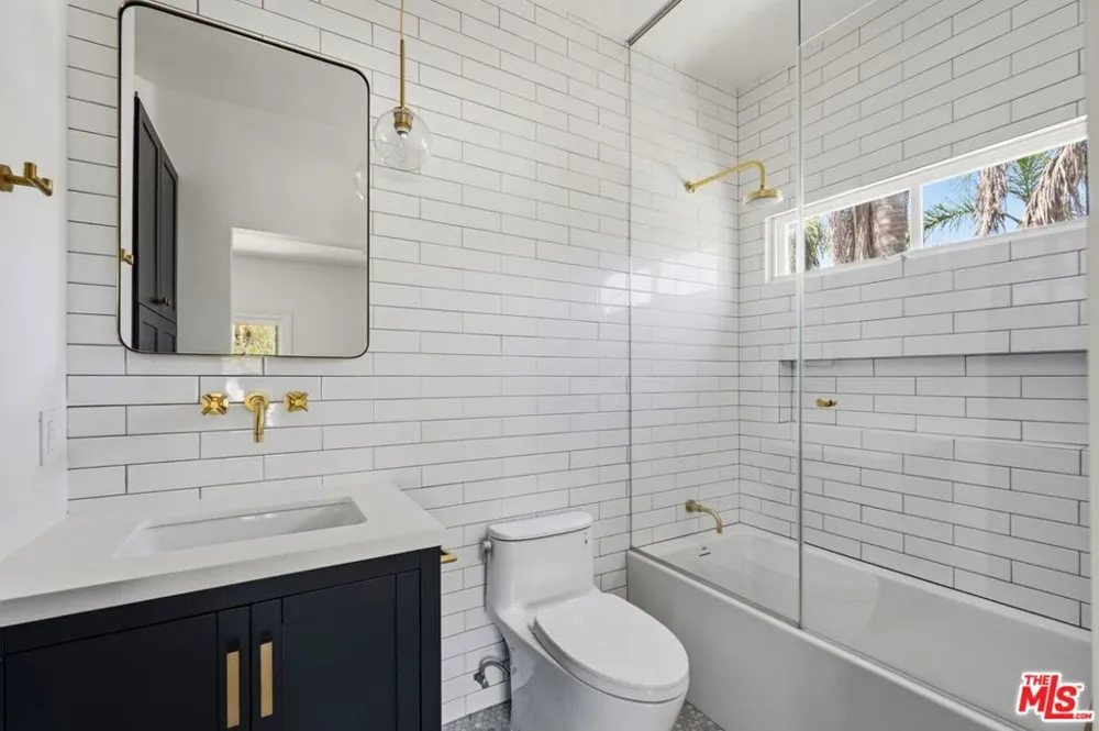16802 Calle De Sarah Los Angeles, CA 90272
