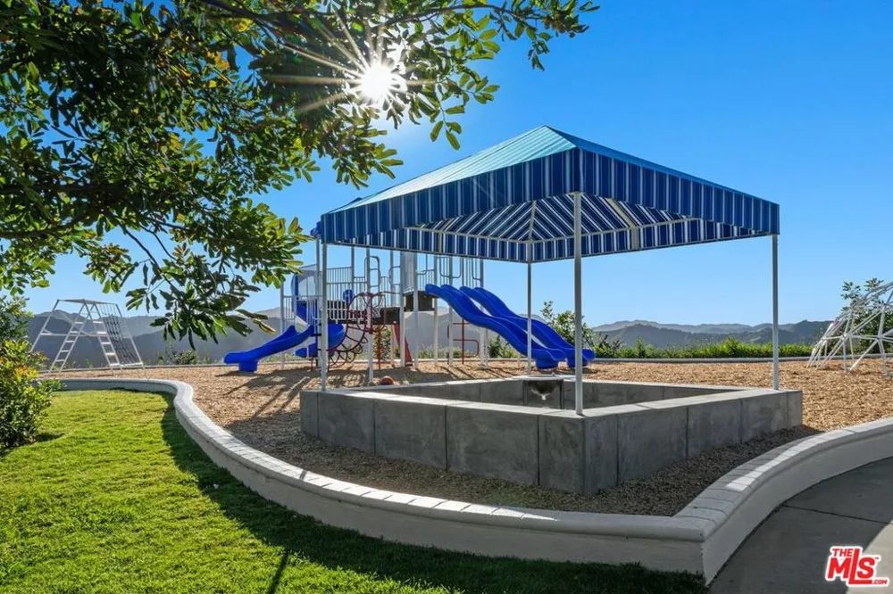 16802 Calle De Sarah Los Angeles, CA 90272