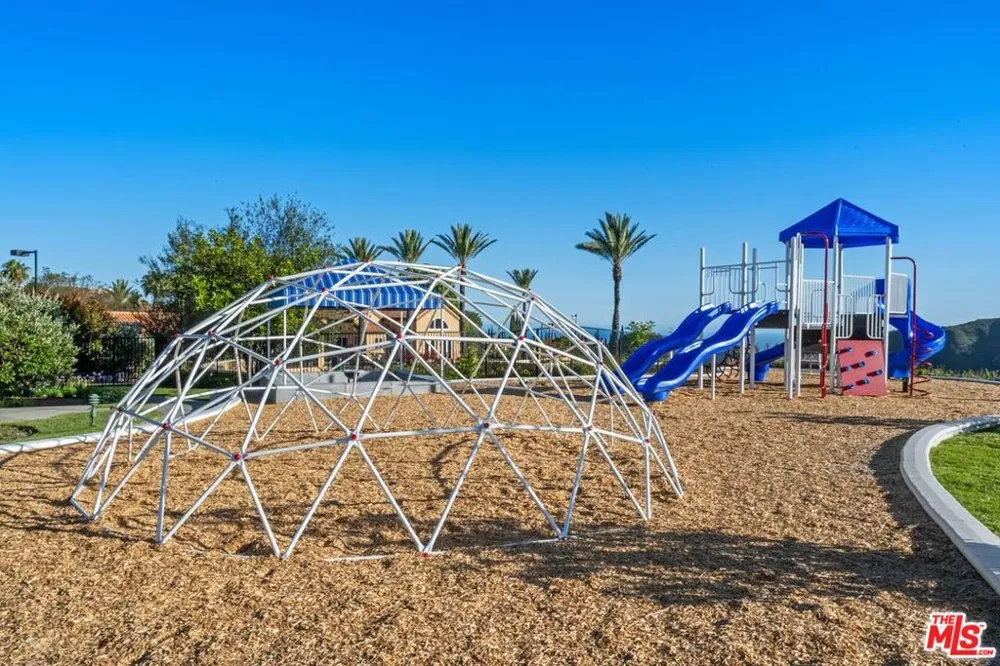 16802 Calle De Sarah Los Angeles, CA 90272