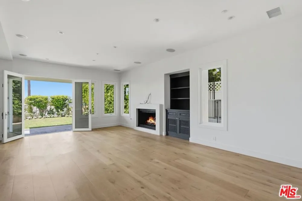 16802 Calle De Sarah Los Angeles, CA 90272