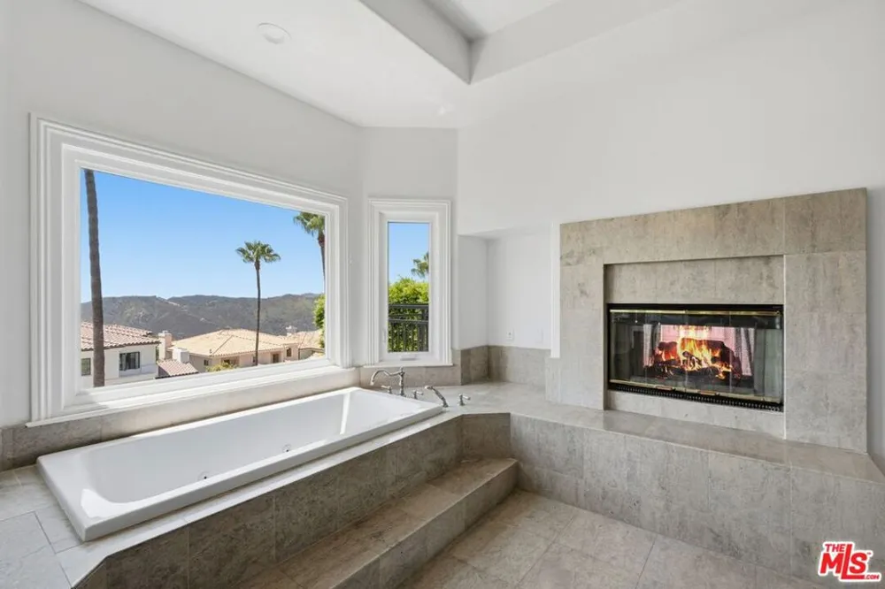 16802 Calle De Sarah Los Angeles, CA 90272