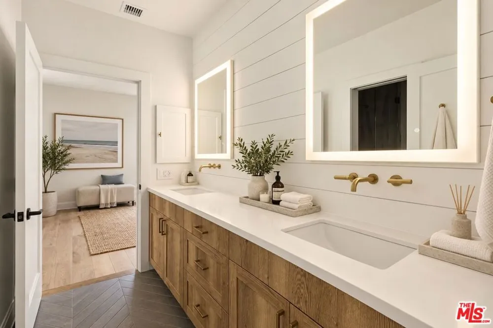 16802 Calle De Sarah Los Angeles, CA 90272