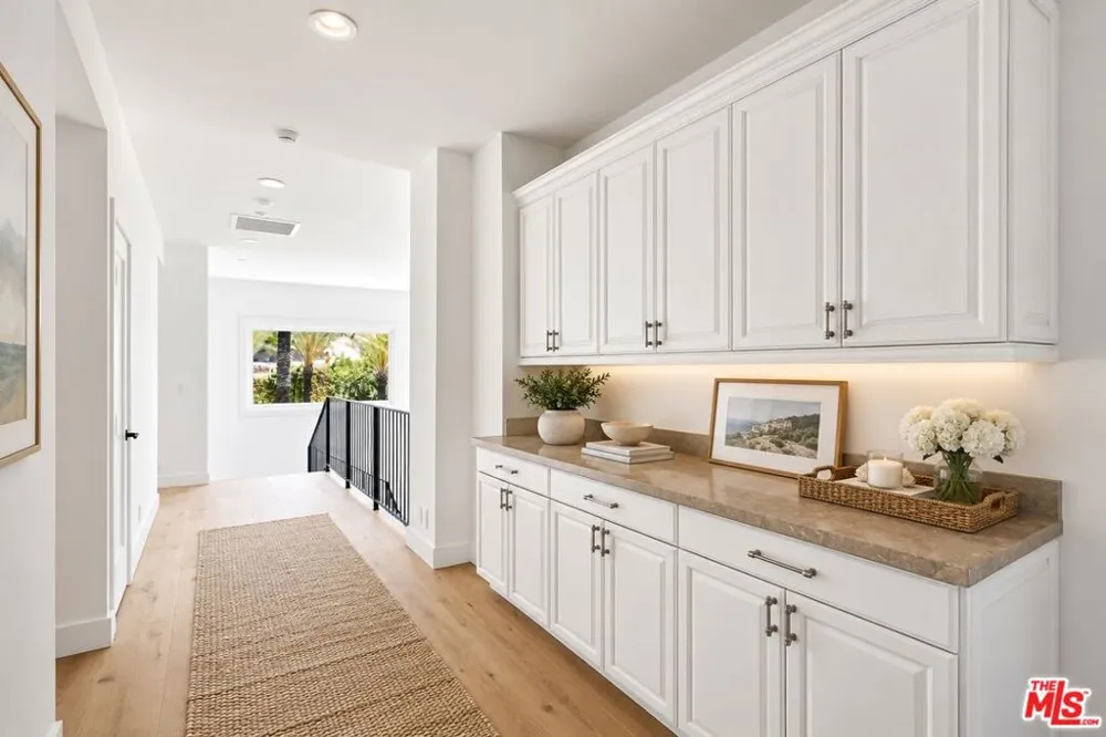 16802 Calle De Sarah Los Angeles, CA 90272