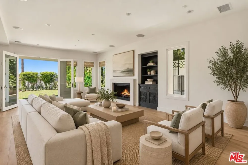 16802 Calle De Sarah Los Angeles, CA 90272