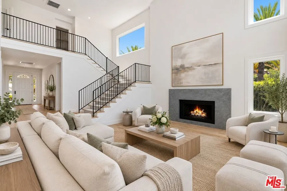 16802 Calle De Sarah Los Angeles, CA 90272