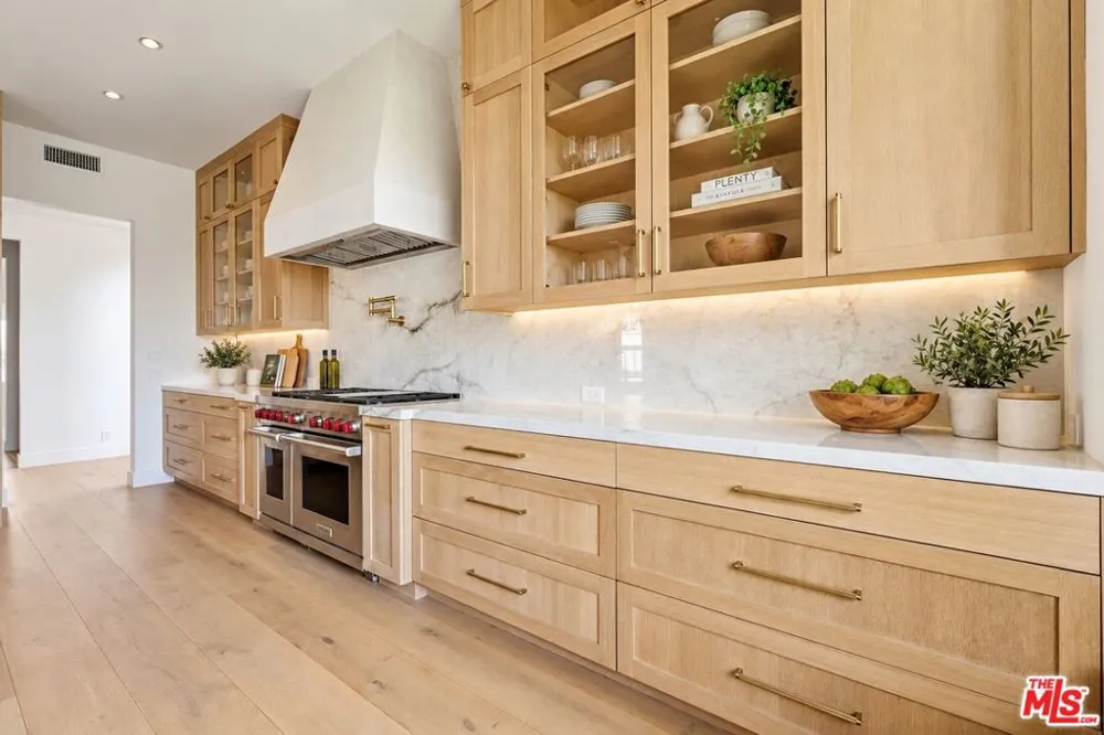 16802 Calle De Sarah Los Angeles, CA 90272