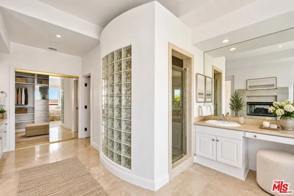 16802 Calle De Sarah Los Angeles, CA 90272