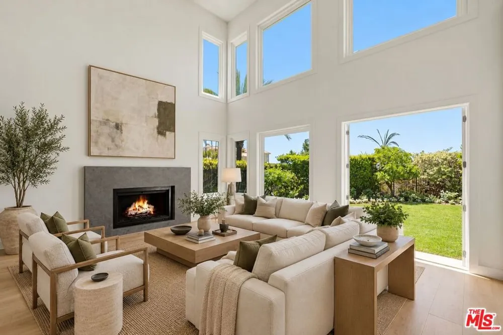 16802 Calle De Sarah Los Angeles, CA 90272