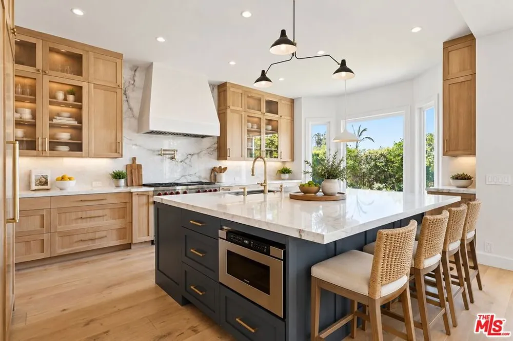 16802 Calle De Sarah Los Angeles, CA 90272