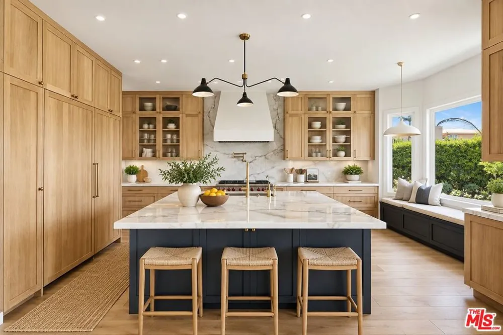 16802 Calle De Sarah Los Angeles, CA 90272
