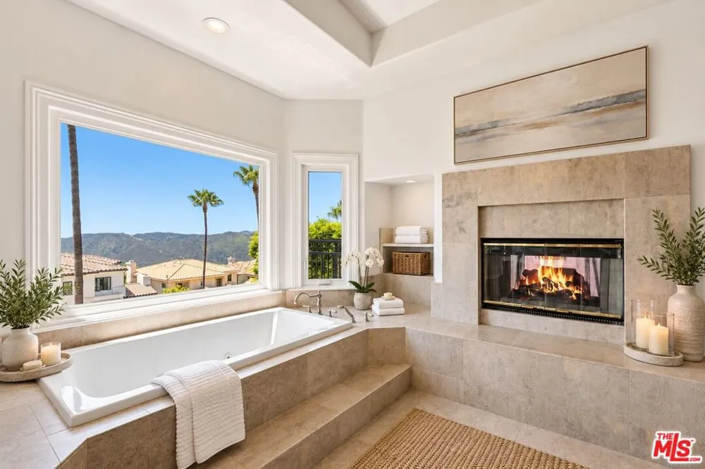 16802 Calle De Sarah Los Angeles, CA 90272