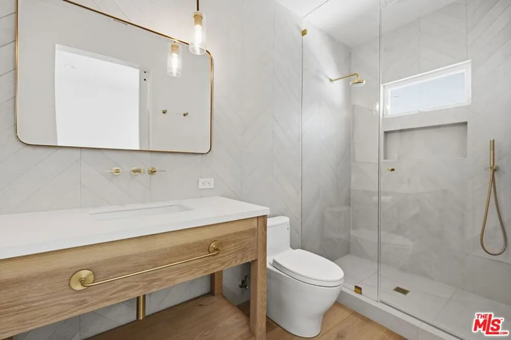16802 Calle De Sarah Los Angeles, CA 90272