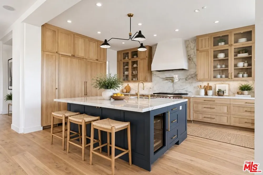 16802 Calle De Sarah Los Angeles, CA 90272