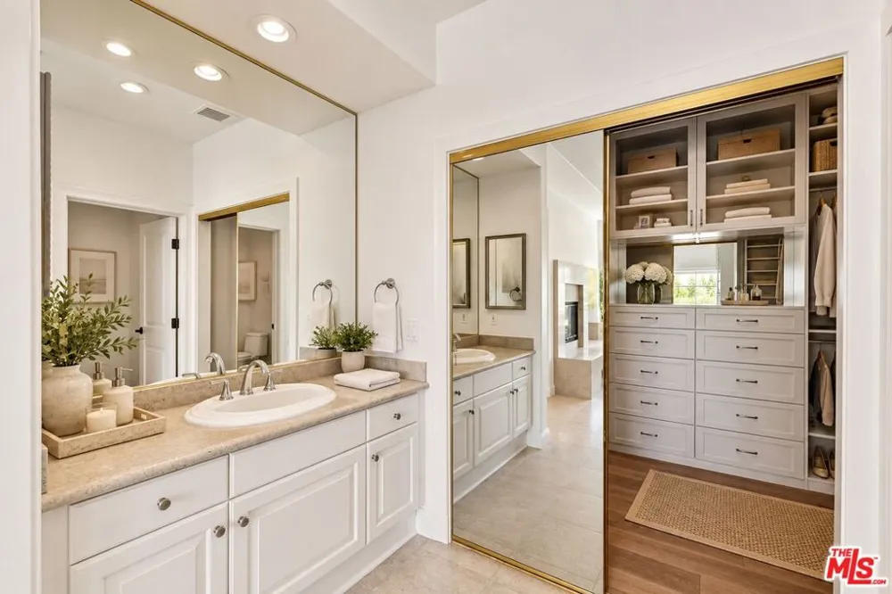 16802 Calle De Sarah Los Angeles, CA 90272